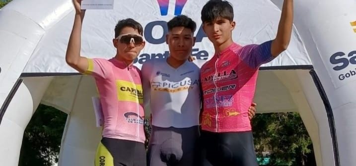 Ciclista en el velódromo Aroldo Pitogüé Díaz durante la Copa Santa Fe