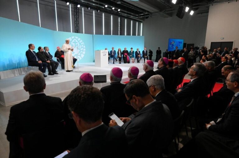 El papa León XIV durante el encuentro interreligioso en Metz, Francia