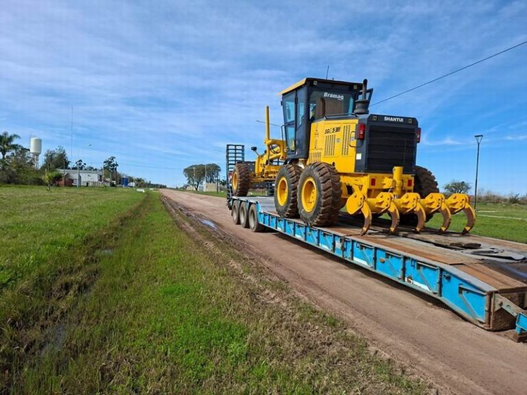 Máquinas trabajando en el terreno para la construcción de 20 viviendas en Colonia Libertad