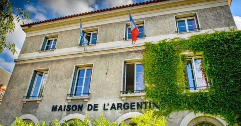 Fachada de la Casa Argentina en París, ubicada en la Cité Universitaria