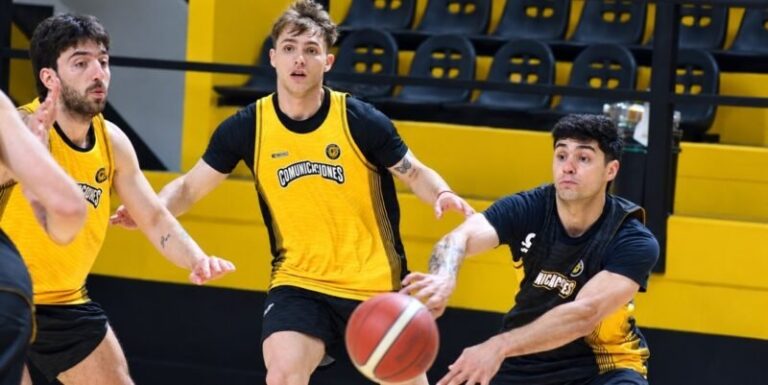 Tobías Franchela, jugador de Comunicaciones, durante un entrenamiento