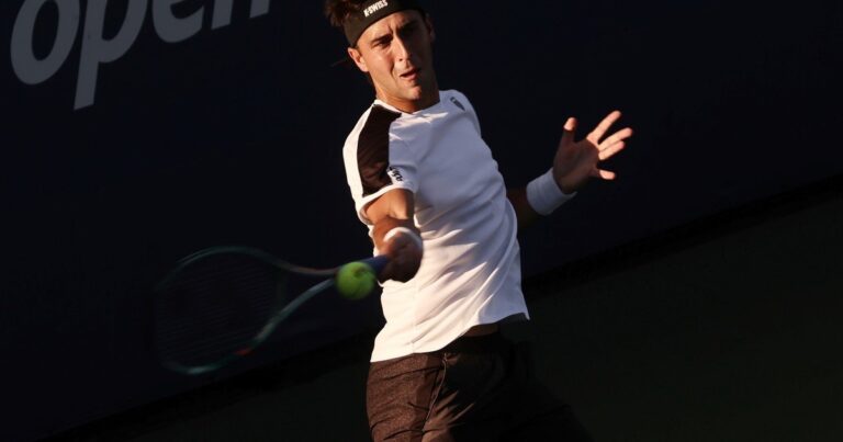 Tomás Etcheverry durante un partido de tenis en el US Open