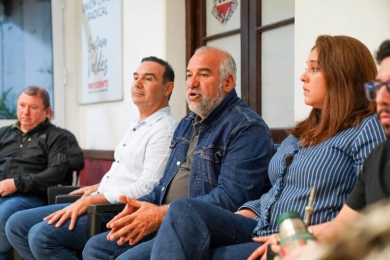 Gustavo Valdés y Juan Pablo Valdés en conferencia de prensa sobre las PASO