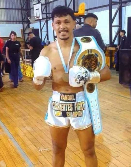 Matías Salinas, campeón argentino de kickboxing profesional
