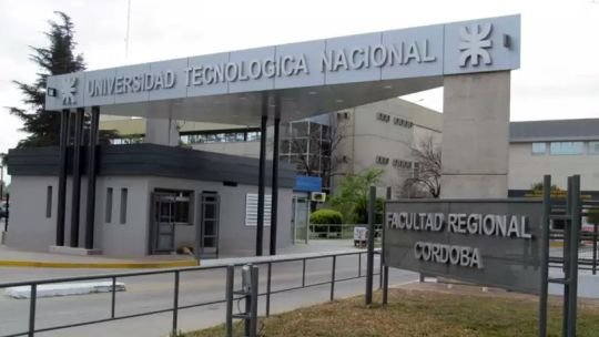 Fachada de la UTN Facultad Regional Córdoba