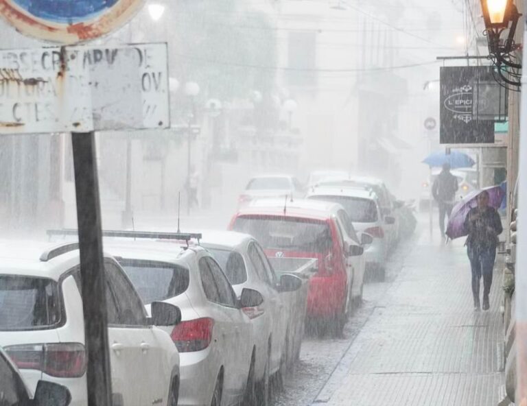 Mapa de alertas meteorológicas para la provincia de Corrientes con zonas afectadas por tormentas