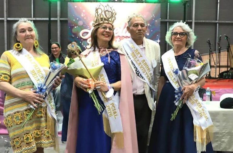 Asistentes al 8° Abuelazo Provincial en el Estadio Ciudad de Bella Vista