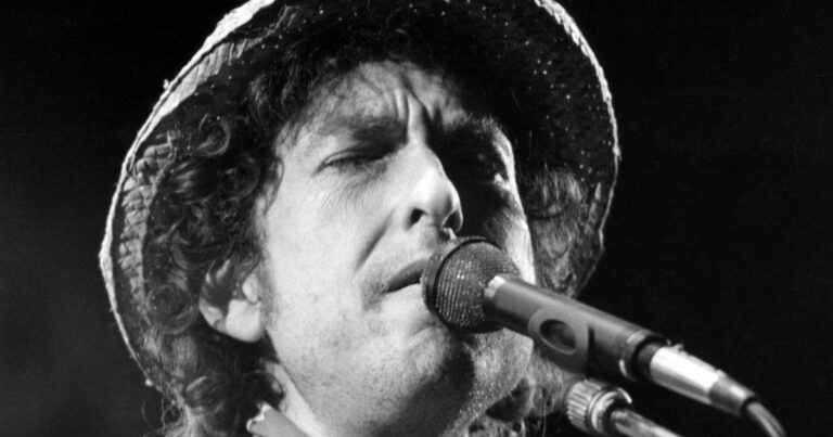 Bob Dylan en una presentación en vivo