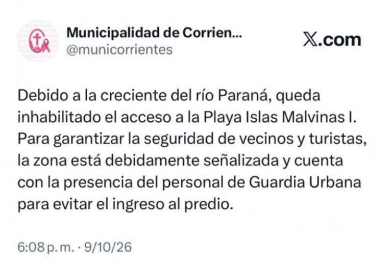 Vista de la crecida del río Paraná en la costanera de Corrientes