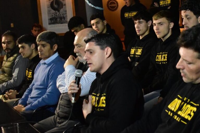 Presentación del plantel de Comunicaciones de Mercedes para la Liga Argentina 2026/27