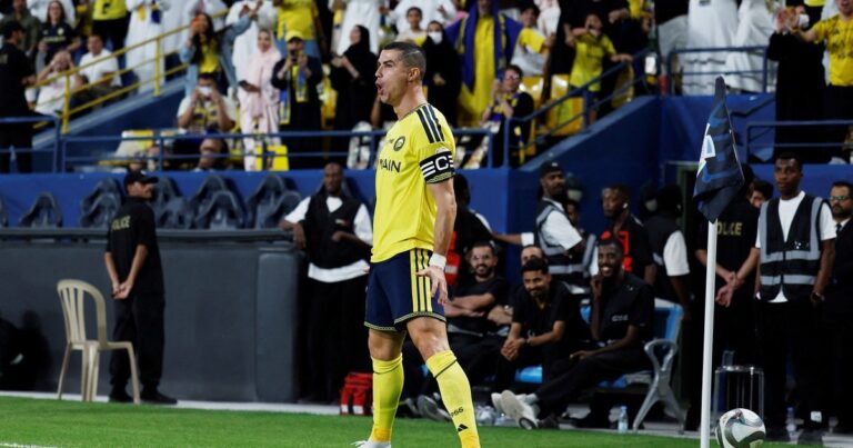 Cristiano Ronaldo celebra su gol con Al Nassr ante Al Diriyah