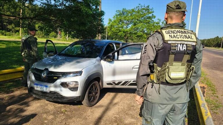Control de Gendarmería Nacional en la Ruta Nacional Nº 12 donde se secuestró marihuana oculta en un auto