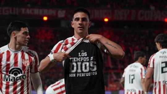 Jugadores de Instituto celebrando un gol ante Independiente