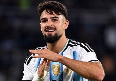 José Manuel López celebrando su primer gol con la Selección Argentina
