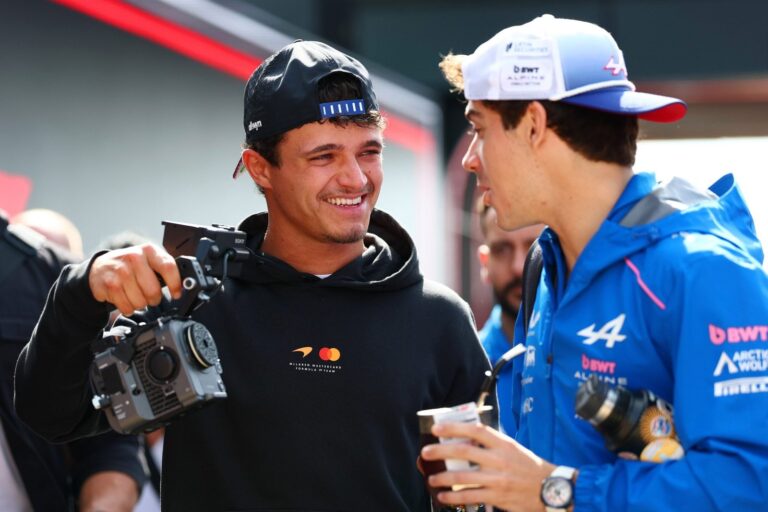 Lando Norris y Franco Colapinto durante una conferencia de prensa de Fórmula 1