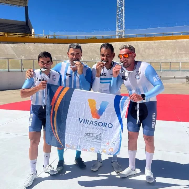 Ciclista Mario Mazo en competencia