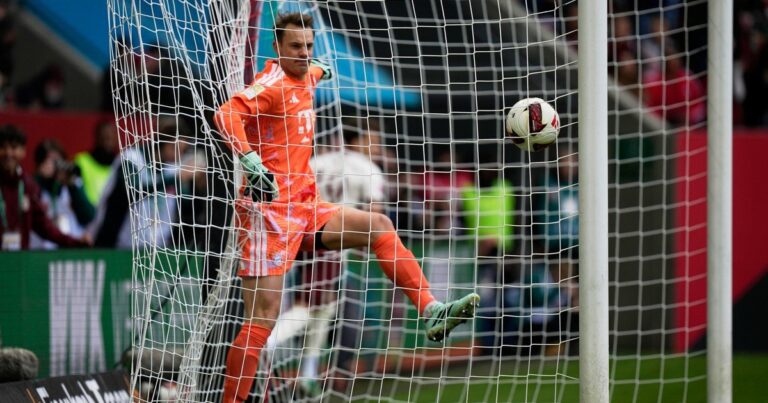 Manuel Neuer durante el partido entre Bayern Munich y Augsburgo