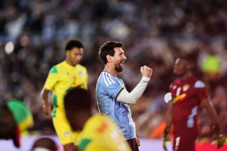 Lionel Messi durante el partido despedida con la Selección Argentina en el Estadio Monumental