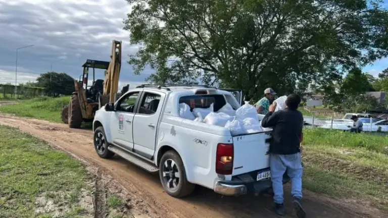 Vista del río Paraná en Paso de la Patria durante la crecida
