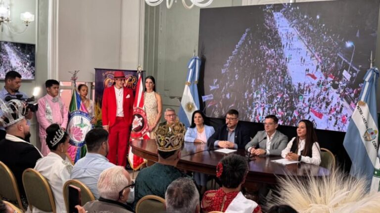 Lanzamiento oficial del Carnaval 2027 de Paso de los Libres en el Salón Verde de la Casa de Gobierno