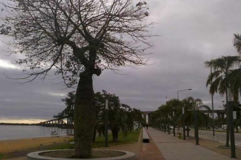 Cielo nublado en la ciudad de Corrientes