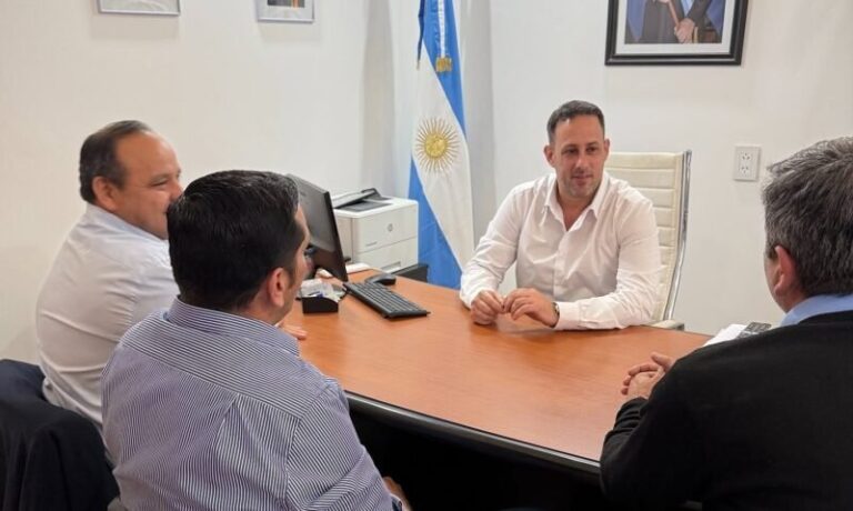Juan Manuel Saloj, subsecretario de Seguridad Vial de Corrientes, durante la presentación de datos en la Semana del Camino