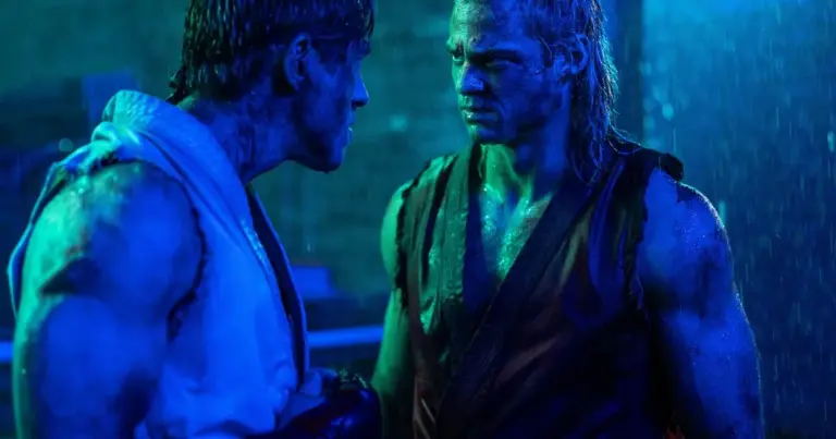 Escena de la película Street Fighter con Ryu y Ken en un combate