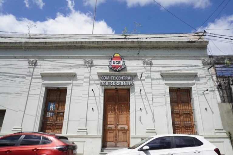 Juan Pablo Valdés, gobernador de Corrientes, durante una conferencia de prensa